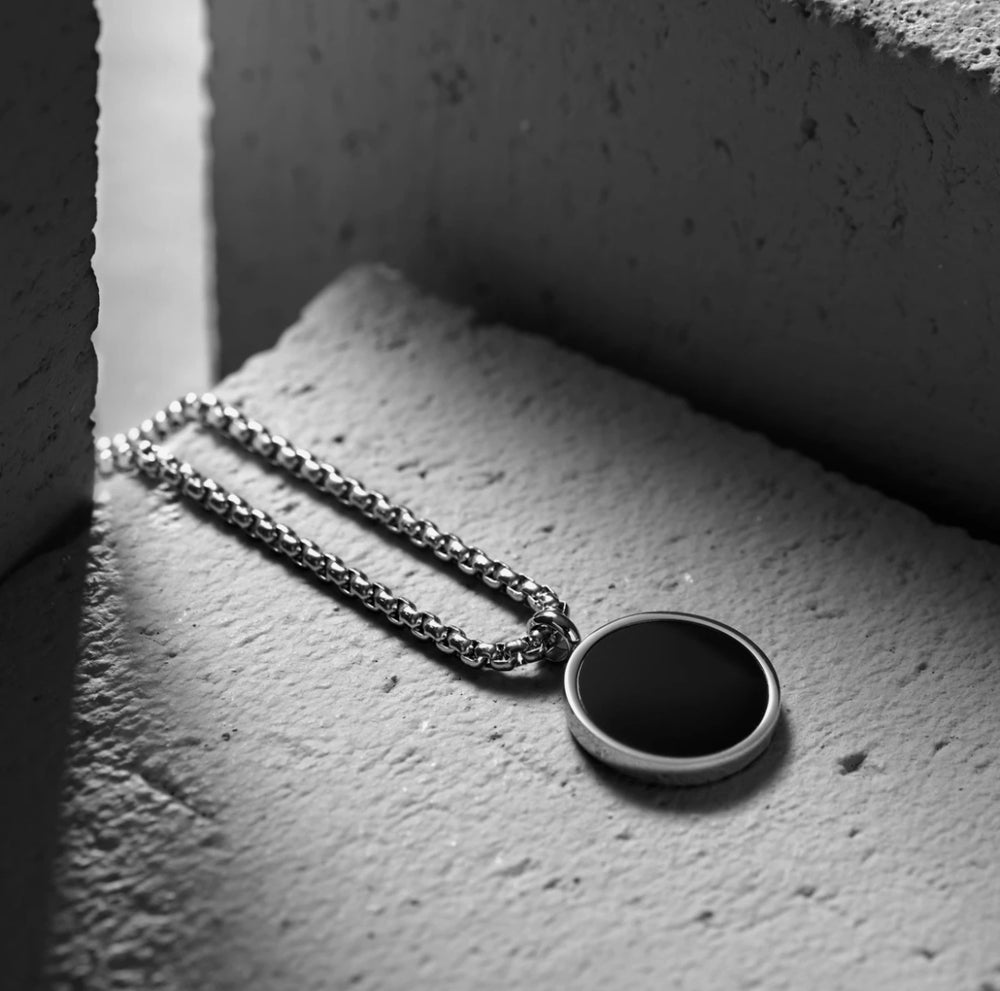 ROUND PENDANT