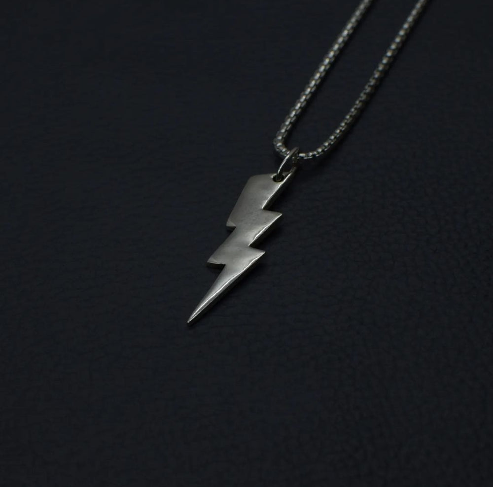 LIGHTENING BOLD PENDANT